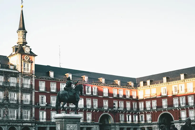 Madrid mejorará el IRPF de los desplazados que procedan del extranjero
