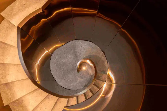 The Provincial Court of Madrid confirms the pass-on defense in the decennial insurance case