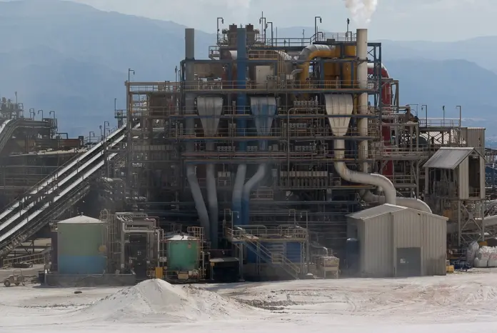 Calcem obtiene financiamiento de hasta US$50 millones para nueva planta