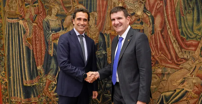 Cuatrecasas crea con la Universidad de Deusto una Cátedra de Derecho de la Contratación Pública