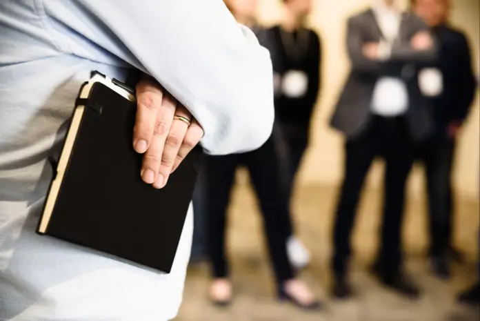 La obligación de preavisar los despidos colectivos con sede de actividad