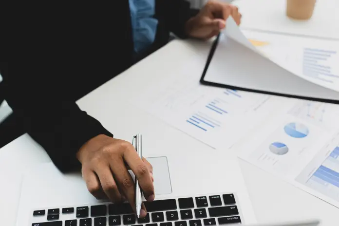 Imposición mínima global: notas para su aplicación, evaluación de su impacto (...)