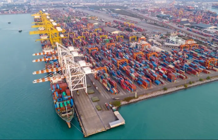 La UE endurece su postura frente a Irán y reimpone sanciones