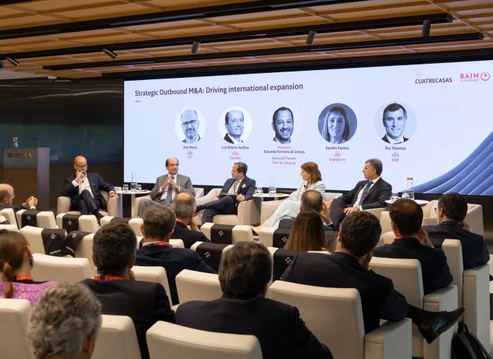 Outlook da Cuatrecasas e Bain debate dinâmicas de investimento e oportunidades transfronteiriças