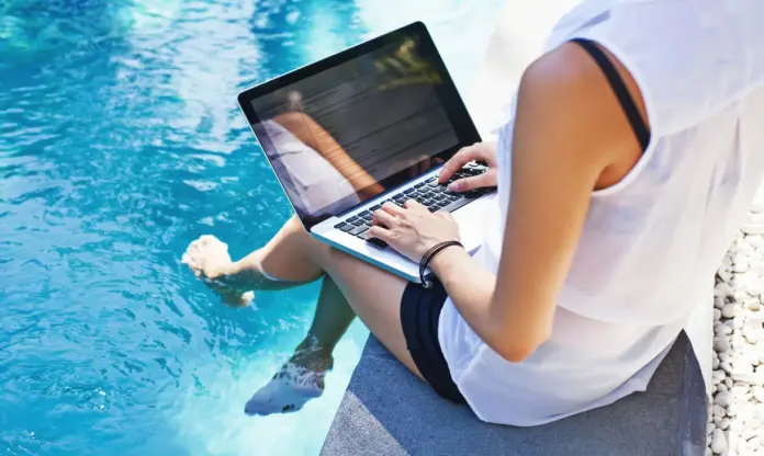 Vacation and temporary contracts: a marriage gone wrong