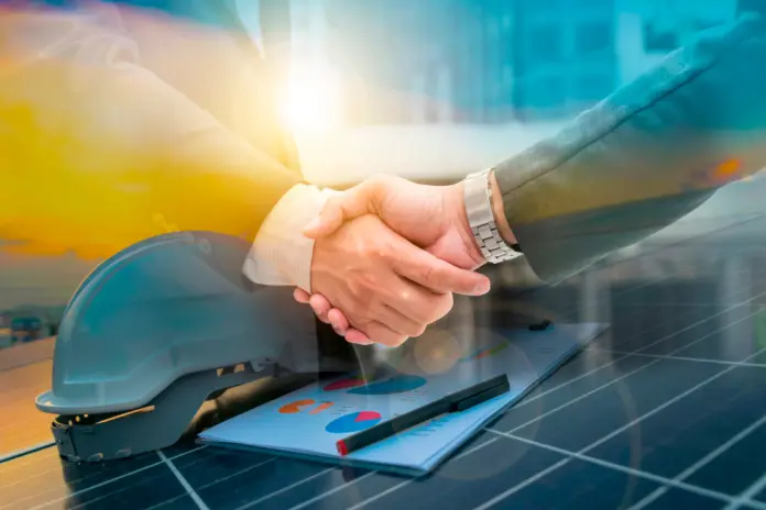 La perfección de un contrato de compraventa de acciones como consecuencia del ejercicio (...)