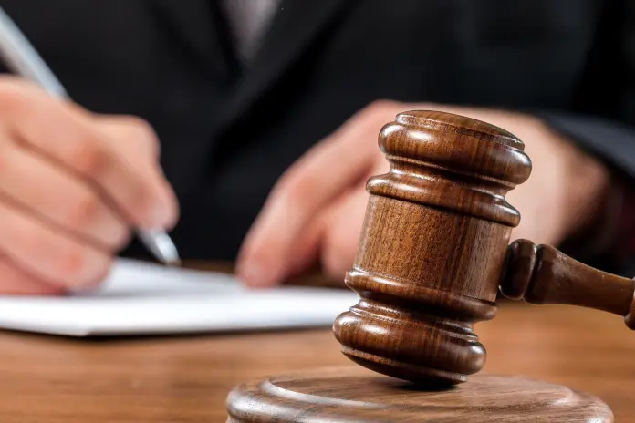 TC declara inaplicable norma que inhabilita a testigos dependientes del demandado